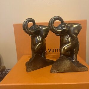 VINTAGE 1975 S.C.C. BRASS TONE METAL
ELEPHANT BOOKENDS TRUNKS UP